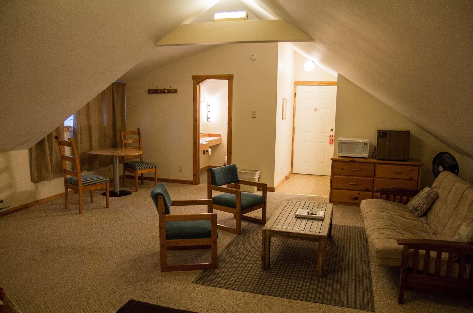 Whittaker'S Motel & Historic Bunkhouse Ashford Bagian luar foto