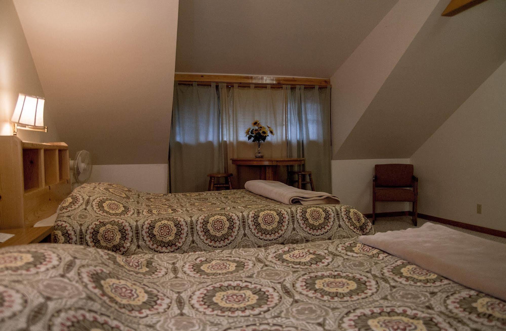 Whittaker'S Motel & Historic Bunkhouse Ashford Bagian luar foto