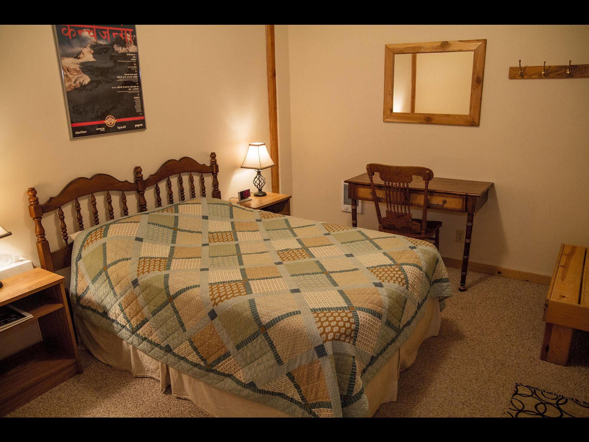 Whittaker'S Motel & Historic Bunkhouse Ashford Bagian luar foto