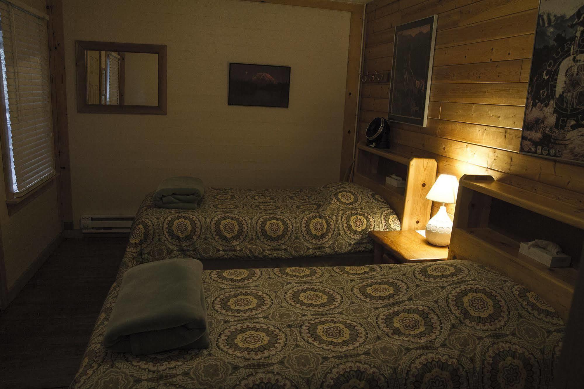 Whittaker'S Motel & Historic Bunkhouse Ashford Bagian luar foto