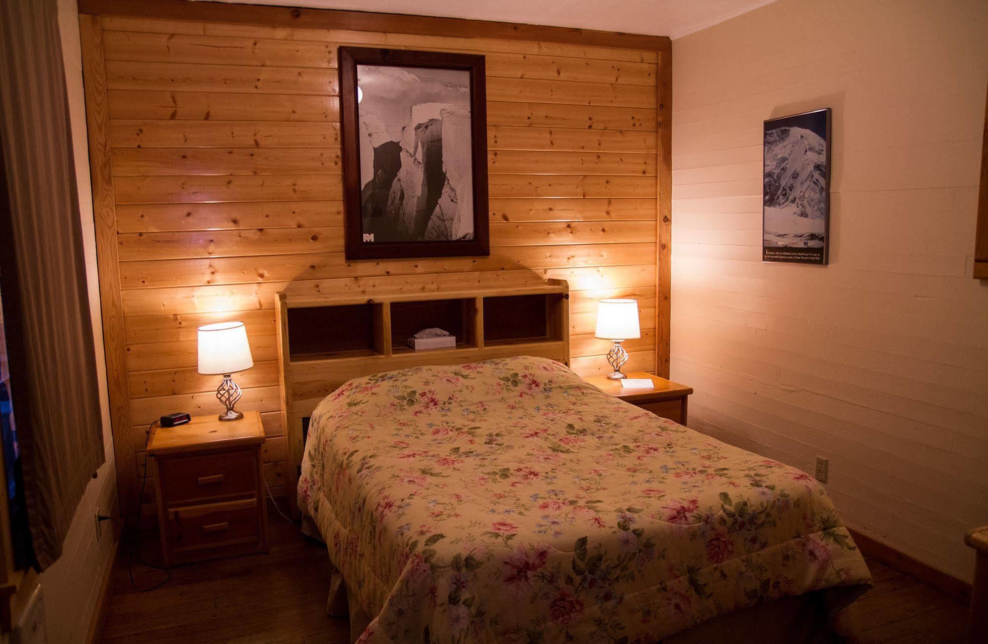 Whittaker'S Motel & Historic Bunkhouse Ashford Bagian luar foto