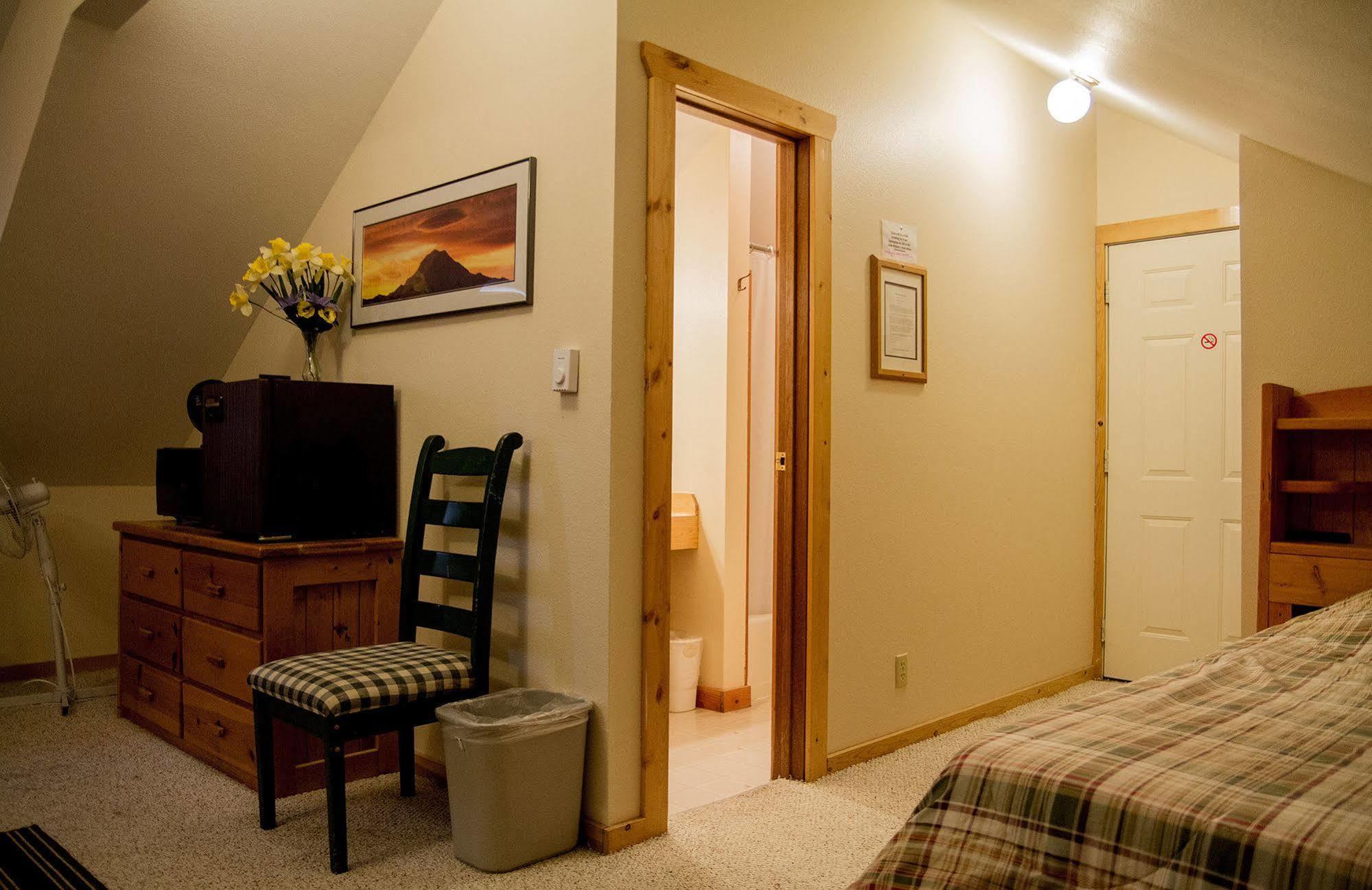Whittaker'S Motel & Historic Bunkhouse Ashford Bagian luar foto